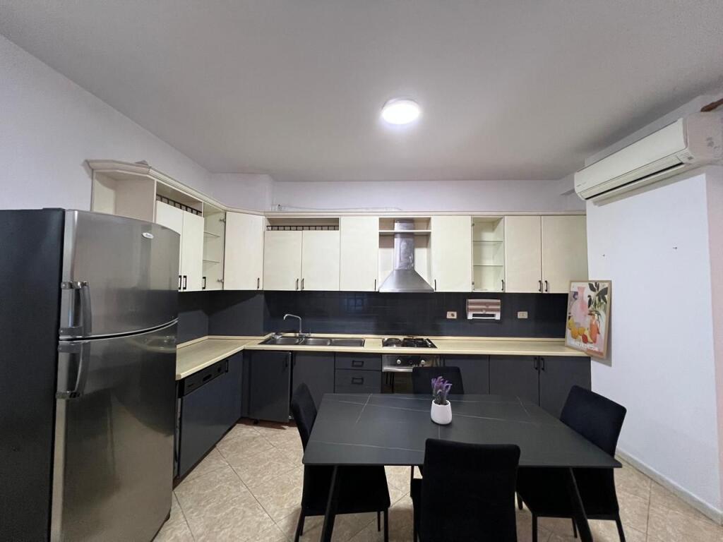 Apartment 2+1 for rent at Komuna Parisit