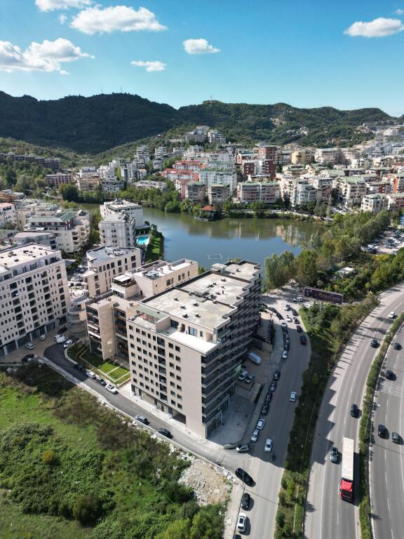 LIQENI I THATE, PALLATI I PARE PRANE RADISSONIT 2+1+2 TUALETE