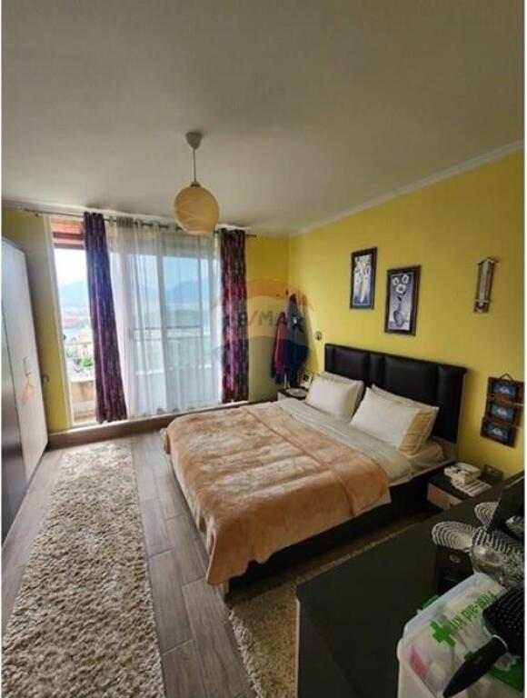Shitet Apartament 3+1 pranë Liqenit të Thatë!
