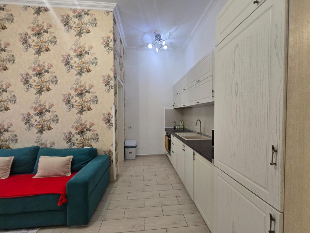 Jepet apa me qira 1+1 gjimnazi Petro Nini