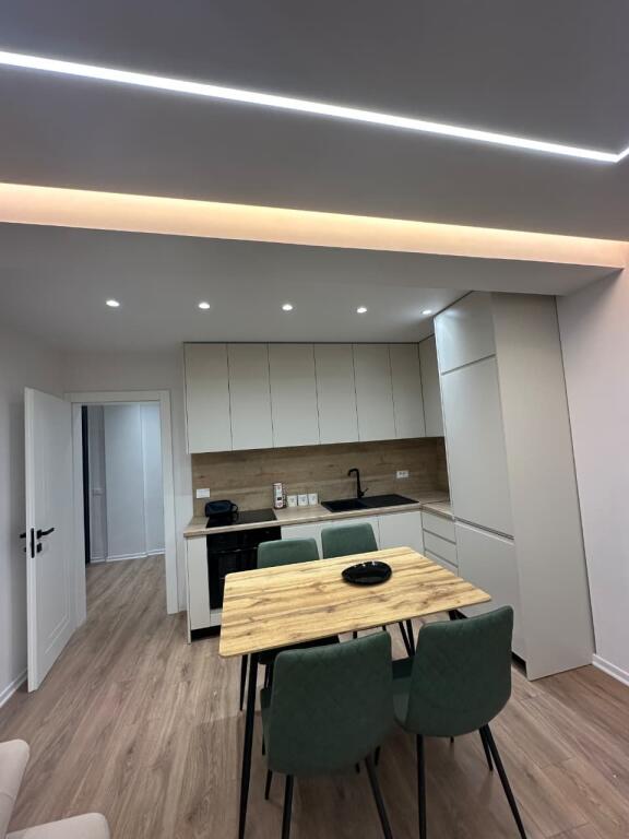 🏢 Apartament 2+1 me Qira – Bulevardi Zogu I 📍