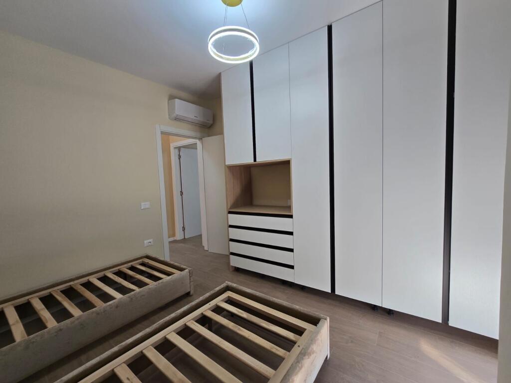 Jepet me qira 2+1+2+ post parkimi, Liqeni Thate