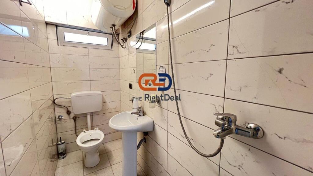 Ne Vasil Shanto ,Prane Gjykates Jepet Me Qira Ambient Biznesi Me Oborr!!!