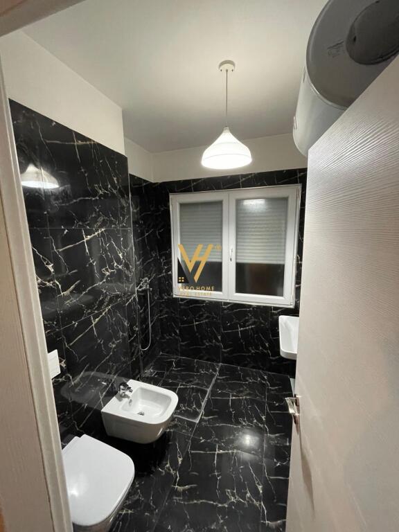 JEPET APARTAMENT 2+1+BLK ME QIRA TE ZOGU I ZI 1.000 EURO