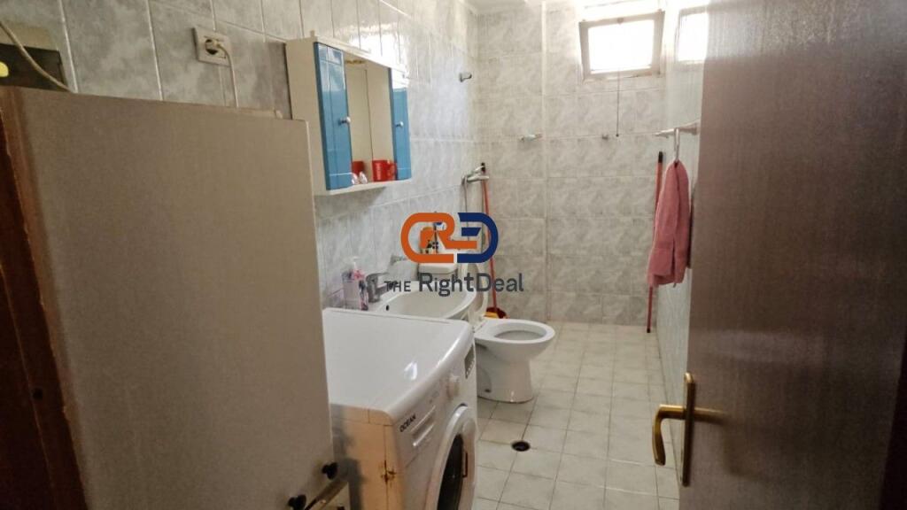 Tek Rruga Fortuzi, Jepet Me Qira Apartament 3+1+2, Me Lokacion Ideal!!!