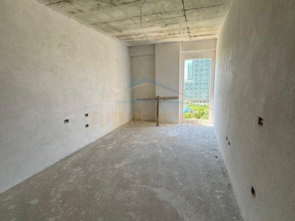 Shitet, Apartament 2+1+2, Rruga e Kokonozeve, KinoBlock, Tirane.