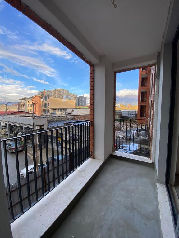 5 maj , Ap 1+1 per shitje