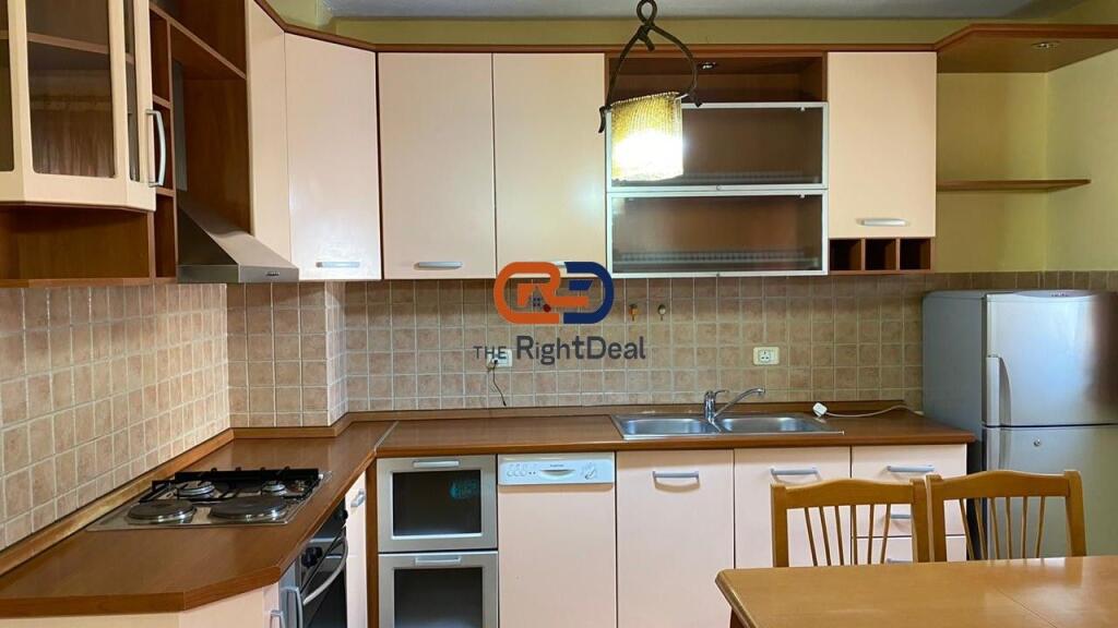 Tek Ish Parku, Jepet Me Qira Apartament 1+1 I Mobiluar !!