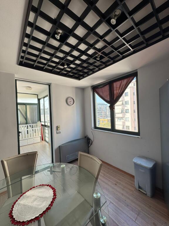 Bulevardi Zogu Par Shitet Apartament 2+1+2