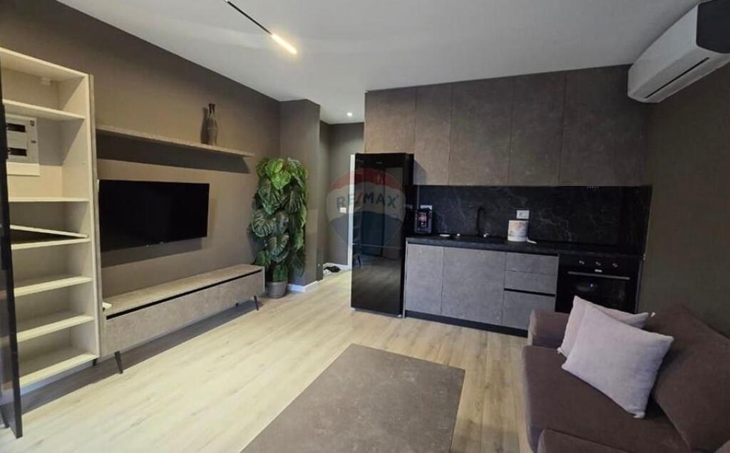 Qira/  Godine banimi tek rruga 5 Maji!