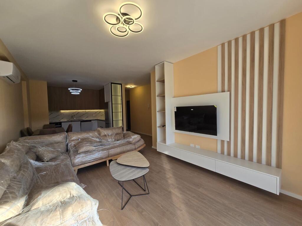 Jepet me qira 2+1+2+ post parkimi, Liqeni Thate