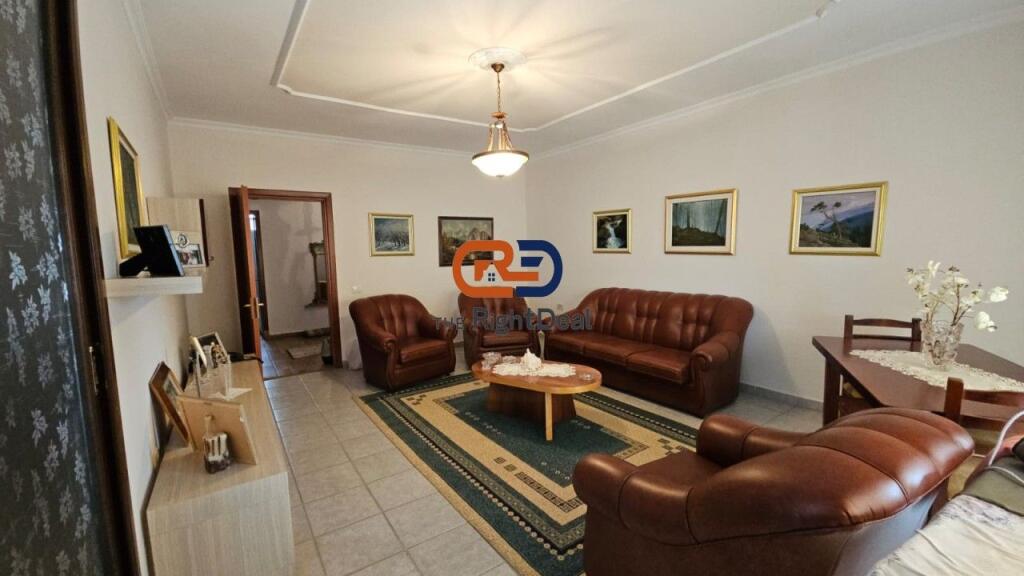 Tek Rruga Fortuzi, Jepet Me Qira Apartament 3+1+2, Me Lokacion Ideal!!!