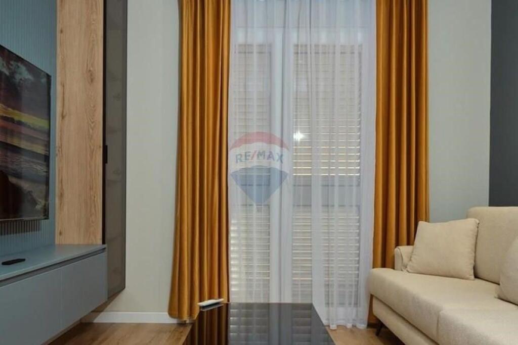 Shitet Apartament 1+1 në Bllok