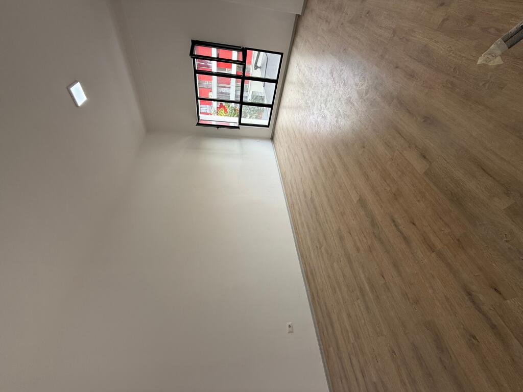 Tek Farmacia 10, Shitet Apartament 2+1 Ne Kompleks Te Ri!