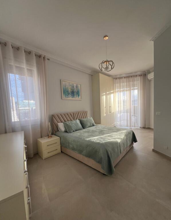 📌 Jepet me qira apartament 2+1+2 – Qendër, pranë Kafe Flora