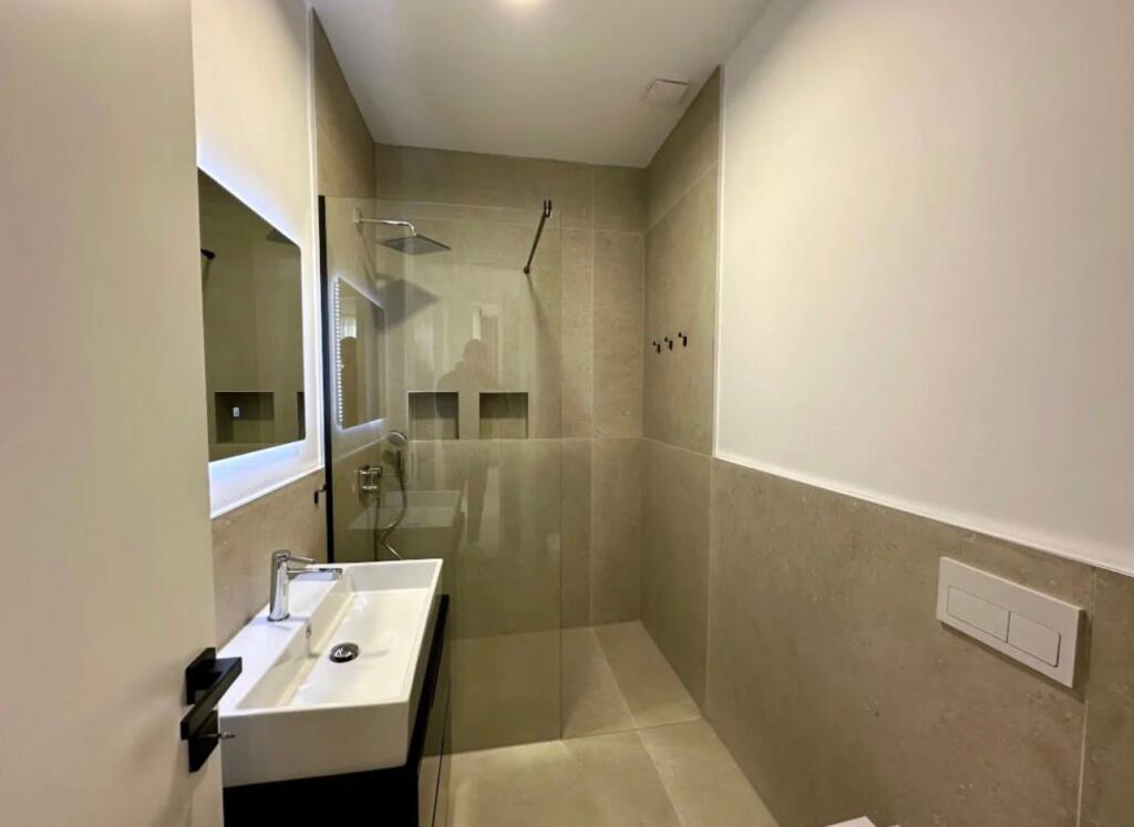 Jepet me Qera 2+1 + Post Parkim tek Forest Residence , Liqeni i Thatë.