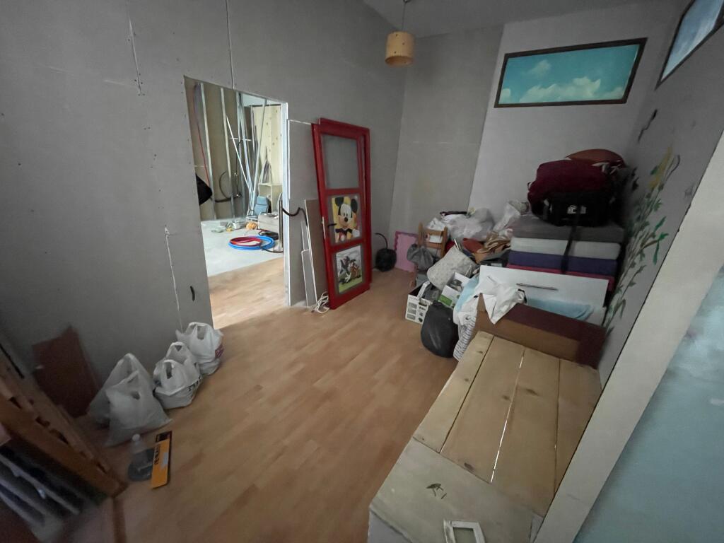 Jepet apartament me qera 1+1 400€