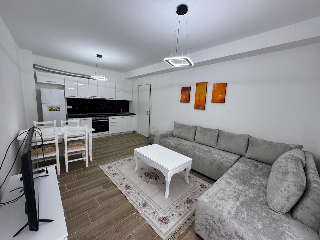 Qera Apartament 2+1  Cmimi 40.000 leke te reja  Tek 5 maji