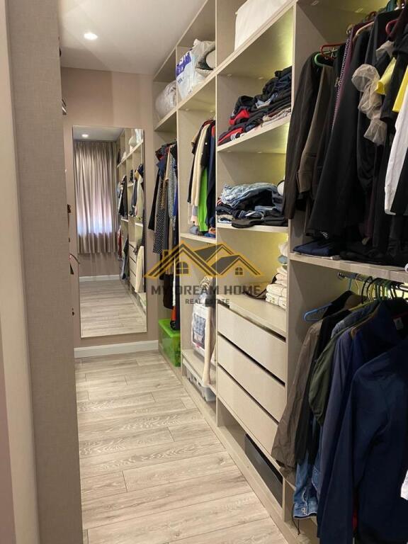 Shitet, Penthouse, Golem.