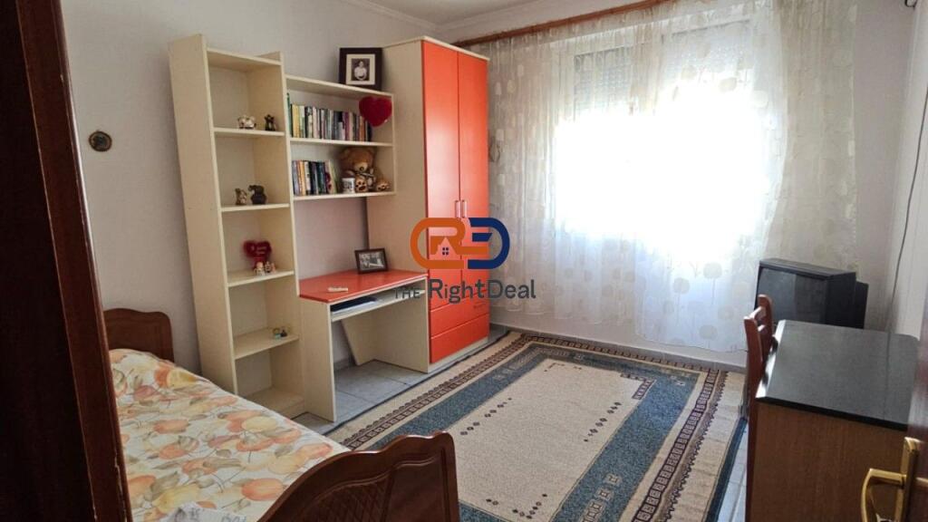 Tek Rruga Fortuzi, Jepet Me Qira Apartament 3+1+2, Me Lokacion Ideal!!!