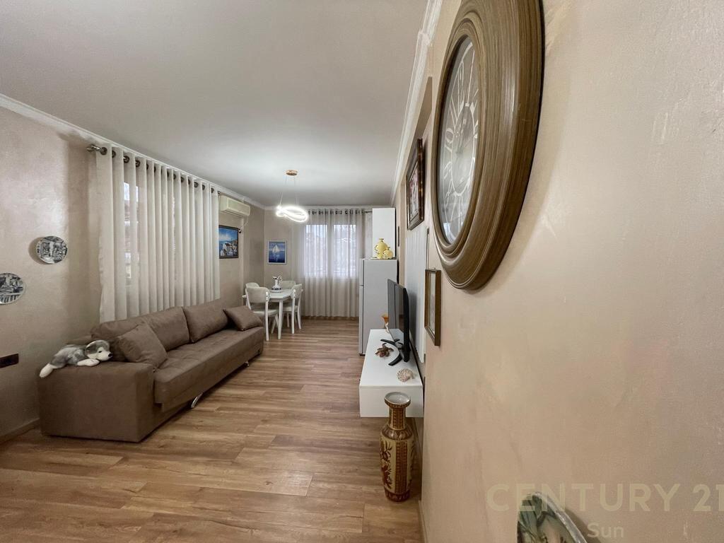 VILË ME QIRA PRANË RRUGËS MUHAMET GJOLLESHA – MUNDËSI IDEALE PËR BIZNES