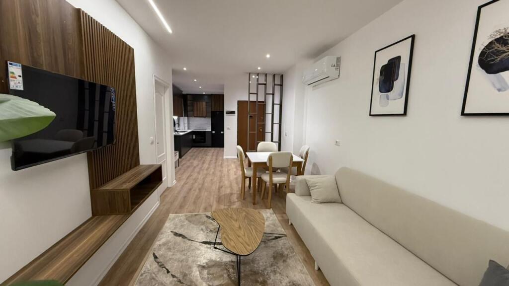 🏡 Shitet apartament 1+1 te Rruga Fortuzi prane Qendres