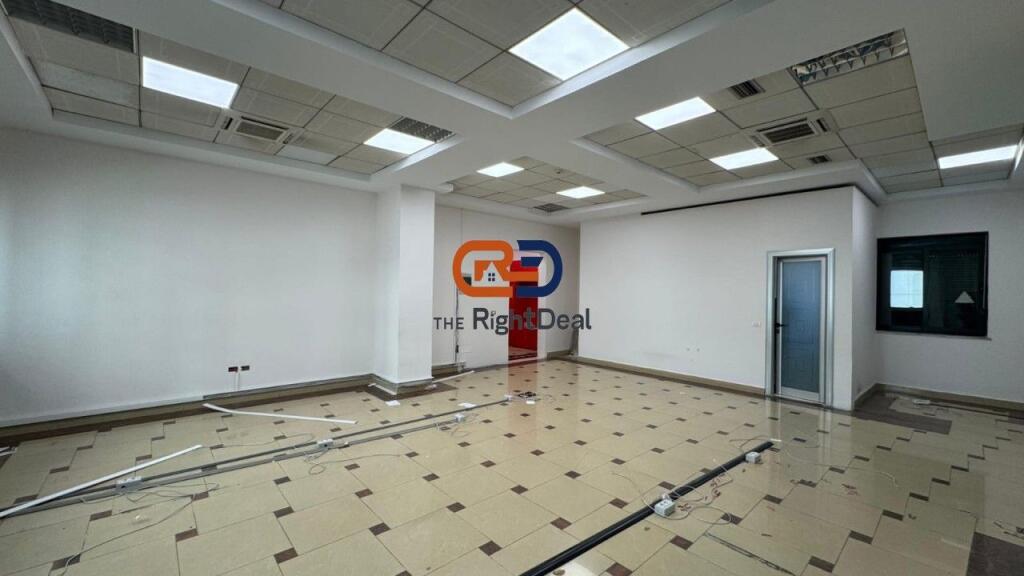 Ne Qender, Jepet Me Qira Ambient I Pershtatshem Per Zyra, Klinika Etj !!!