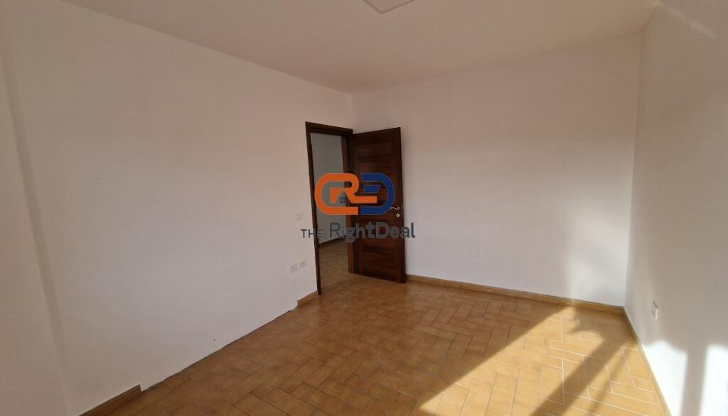 Ne Bllok, Jepet Me Qira Ambient 3+1+2, I Pershtatshem Per Veprimtari Te Ndryshme Biznesi!!!