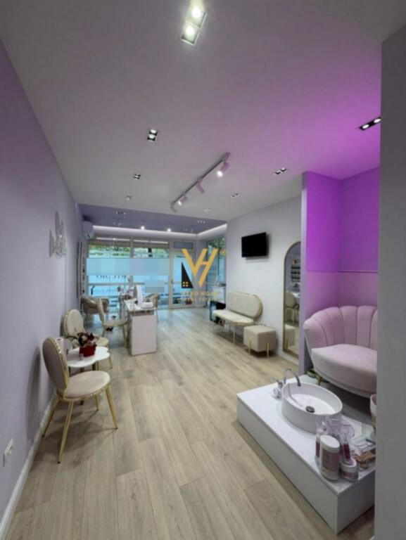 JEPET AMBIENT BIZNESI 40 M2 ME QERA TE LIQENI I THATE 60.000 LEKE