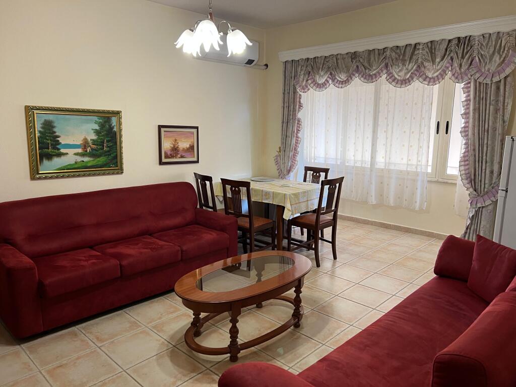 Jepet Me Qera Apartament 1+1+1 Ballkon