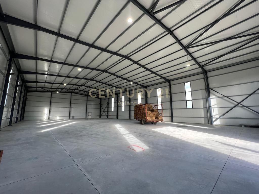 KAPANON I RI BUZE RRUGE PER QERA NE PJEZE DURRES ! 3,900 € /Muaj