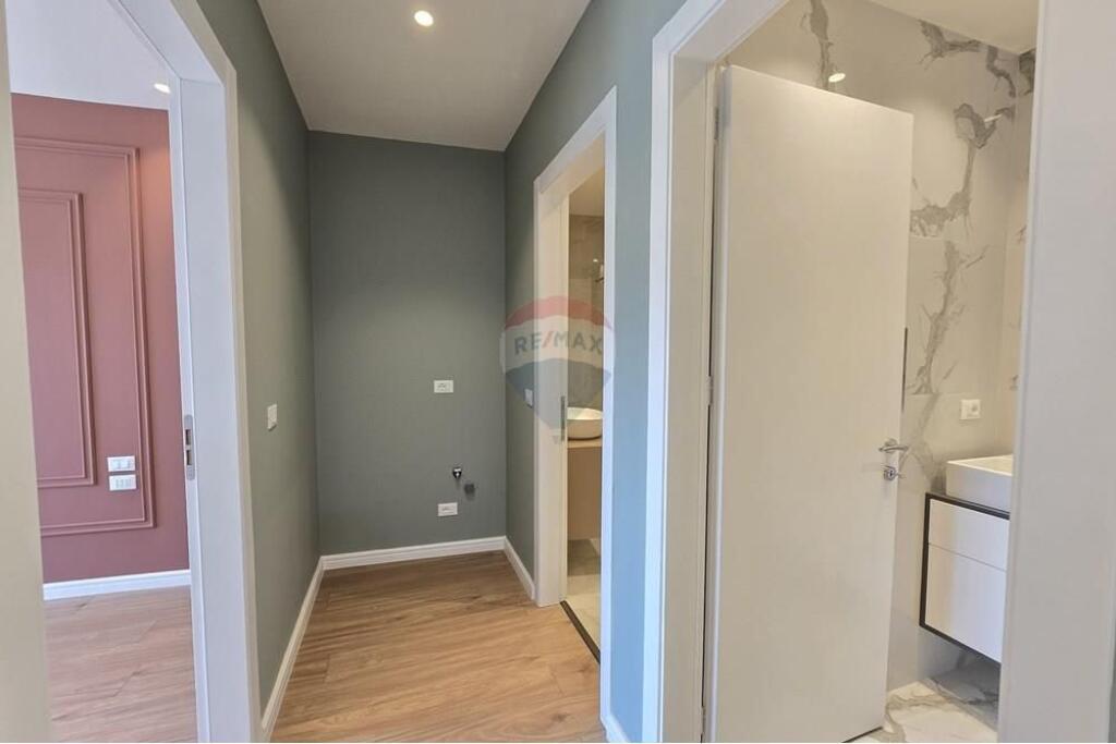 Zyre me qira tek Lake View