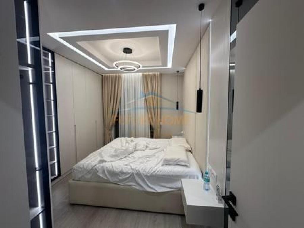 Shitet Apartament 3+1+2,tek Kompleksi E-88,Tiranë.