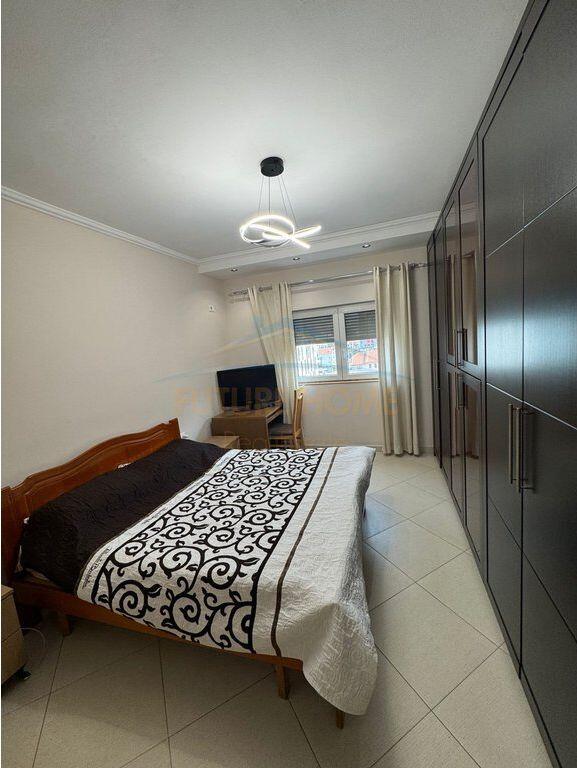 Qera, Apartament 2+1+Post parkimi , Unaza e Re.