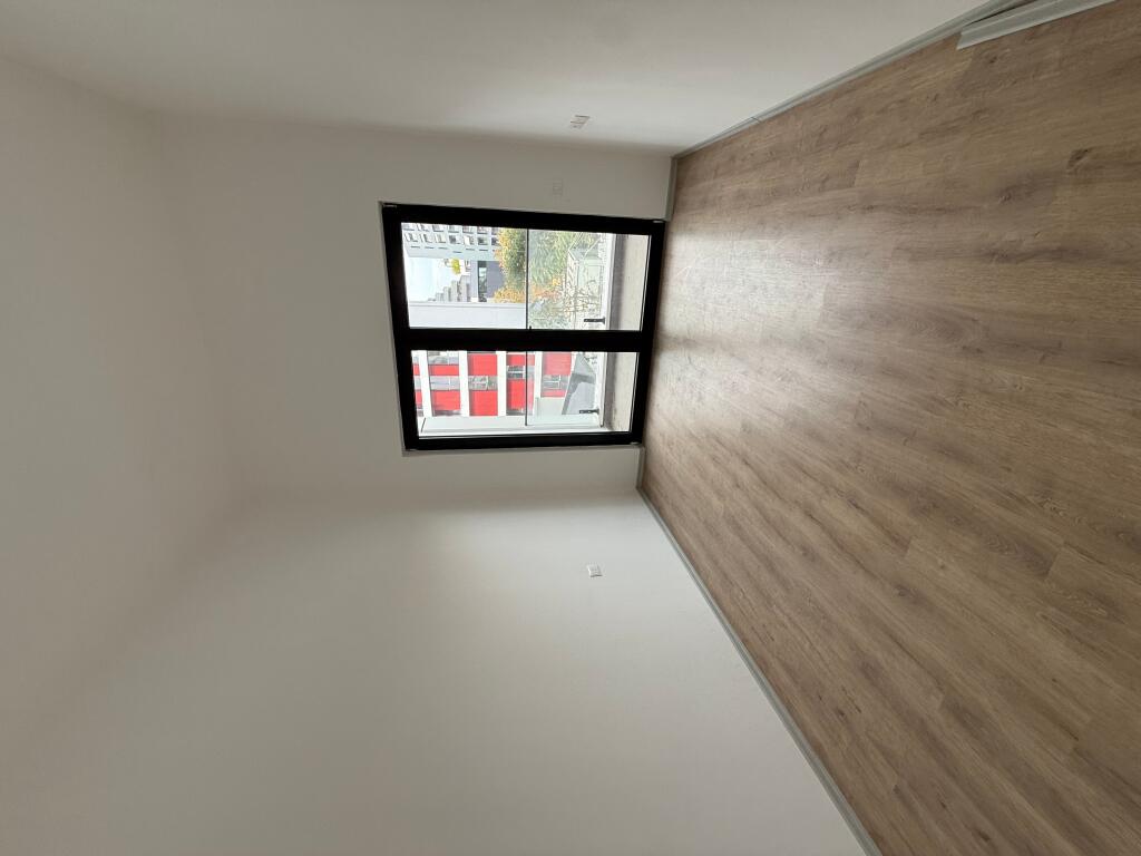 Tek Farmacia 10, Shitet Apartament 2+1 Ne Kompleks Te Ri!