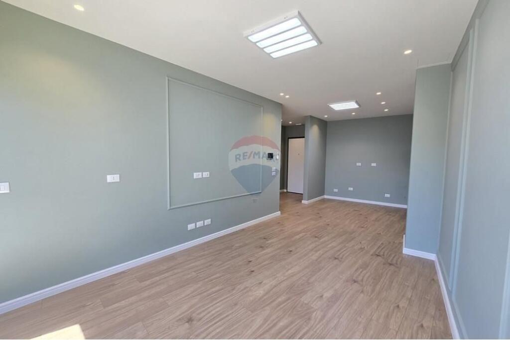 Zyre me qira tek Lake View