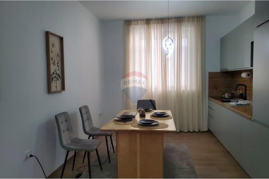 Apartament per qira 2+1 tek Rruga e Durresit