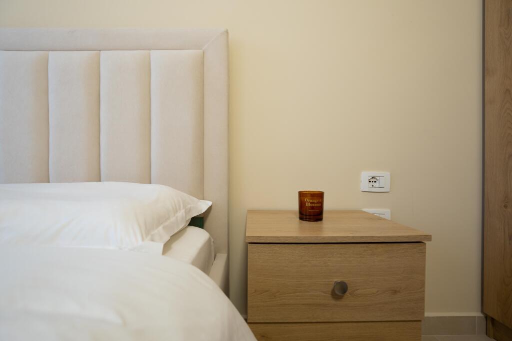 🏡 Apartament 1+1 me Qira – Rruga e Kavajës, përballë Square 21