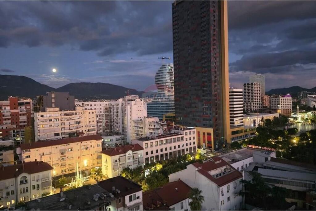 PENTHOUSE FOR SALE IN THE CENTER!