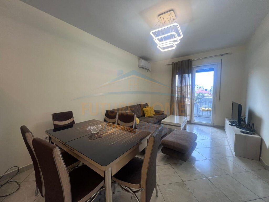 Qera, Apartament 2+1, Bulevardi Zogu I, Tiranë.