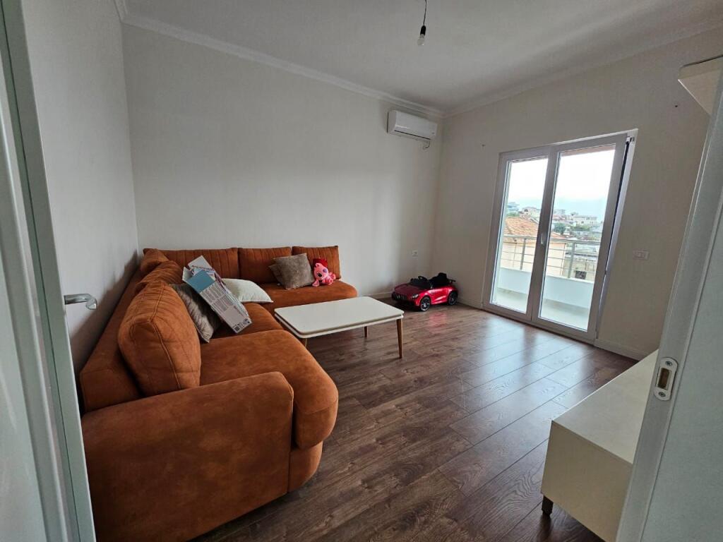 SHITET APARTAMENT 2+1 TE SPITALI DURRES!!