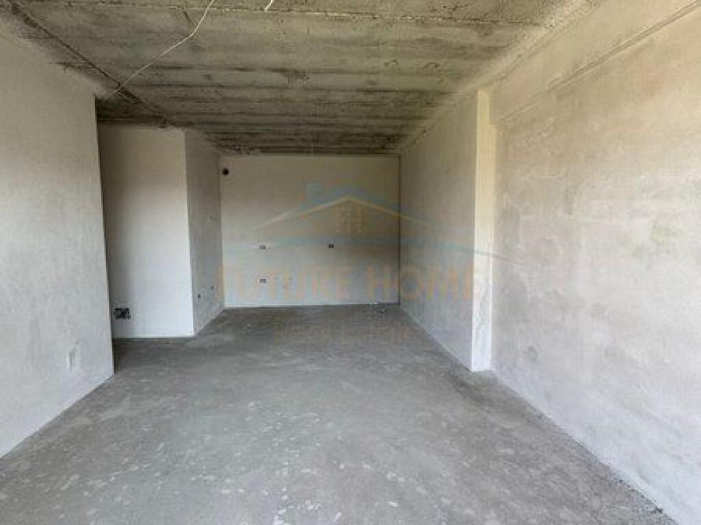Shitet, Apartament 2+1+2, Rruga e Kokonozeve, KinoBlock, Tirane.