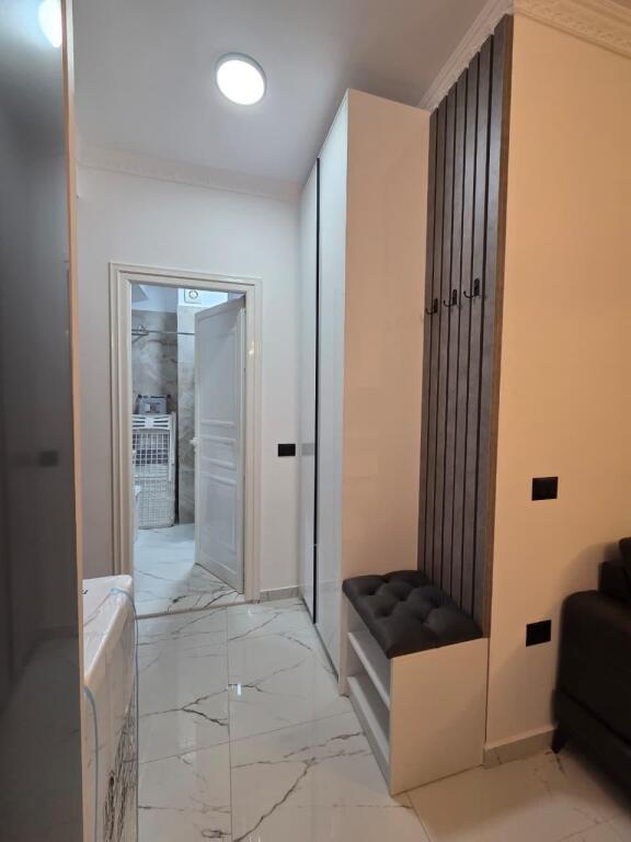 Jepet me qira 2+1+parkim FRESKU 600 mije leke