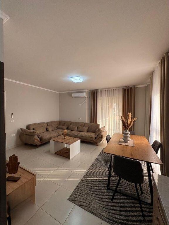 APARTAMENT 2+1 ME QERA PRANE PROKURORISE SE TIRANES! 750 € /Muaj