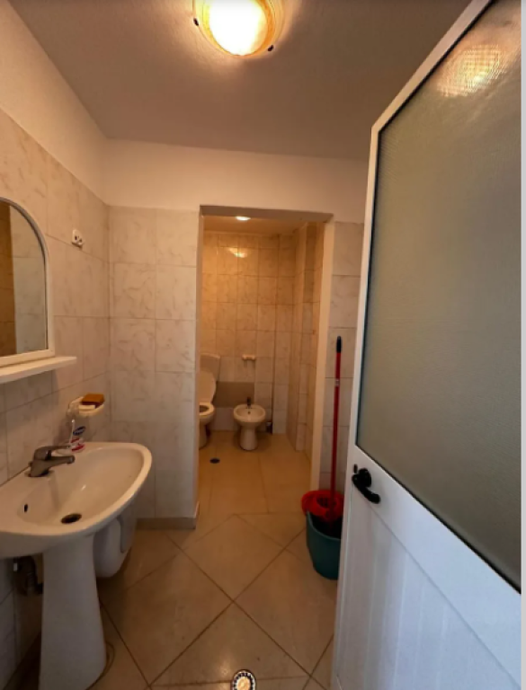 JEPET AMBJENT BIZNESI ME QERA PLAZH DURRES