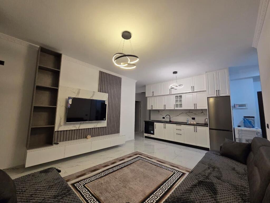 Jepet me qira 2+1+parkim FRESKU 600 mije leke