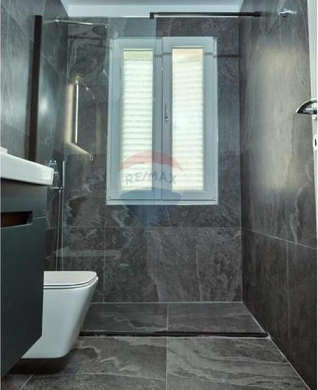 Shitet Apartament 1+1 në Bllok