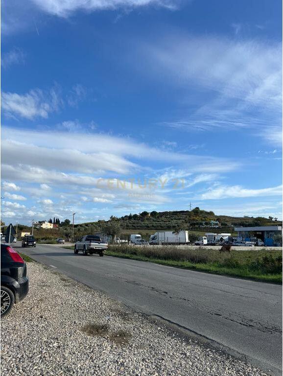 KAPANON I RI BUZE RRUGE PER QERA NE PJEZE DURRES ! 3,900 € /Muaj