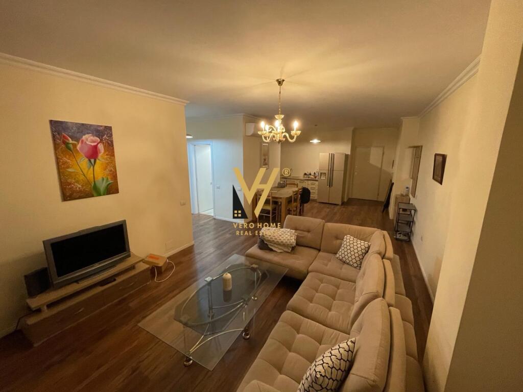 JEPET APARTAMENT 2+1+BLK ME QIRA TE ZOGU I ZI 1.000 EURO