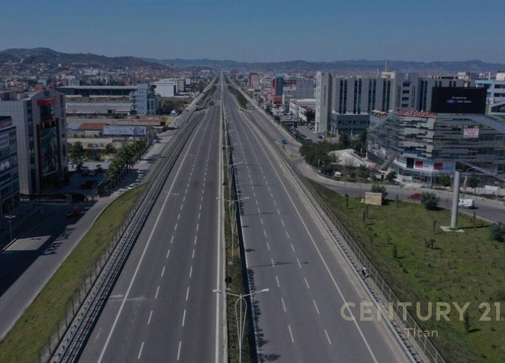 SHITET TOKE 3000 M² ME KAPANON PRANE CASAITALIA 2,300,000 €